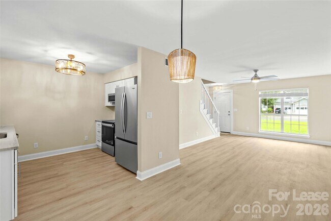 Building Photo - 697 Rebecca Jane Dr
