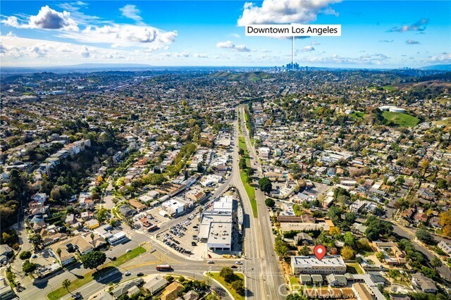 Building Photo - 5639 Huntington Dr