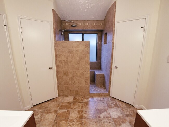 Building Photo - 2111 Echo Ridge