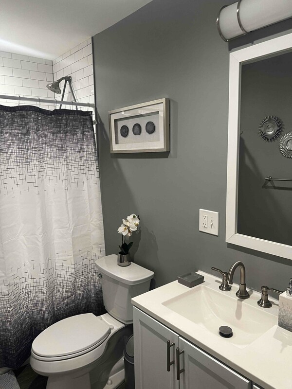 Building Photo - 2556 Main St