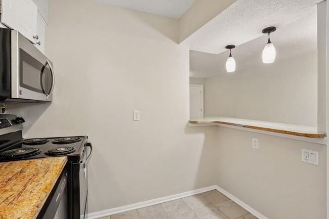 Building Photo - 2700 Whitney Pl