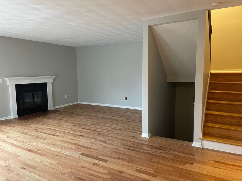 Building Photo - 7560 Toweron Ln