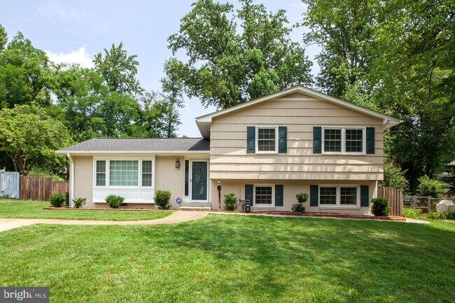 Building Photo - 2533 Hillsman St