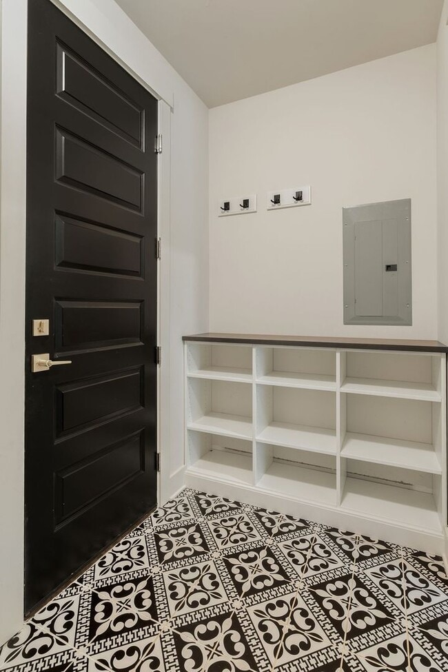 Building Photo - Gated Community - Villages of Stoneybrook