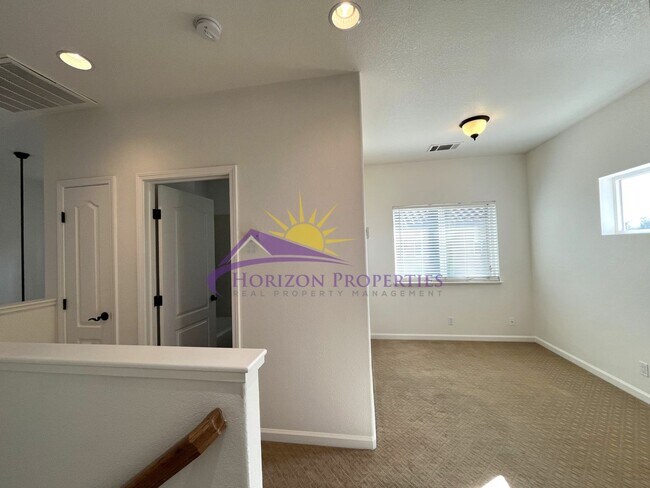 Building Photo - Bright 3 Bed 2.5 Bath 1,840 Sq. Ft. Fair Oaks Home