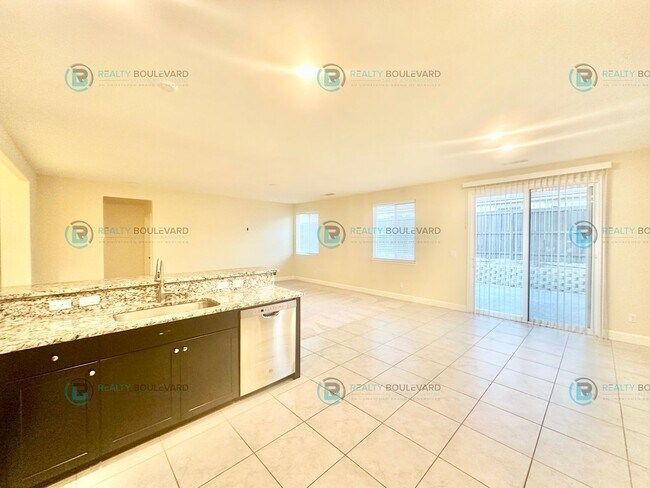 Building Photo - 2098 Bishop Pine St