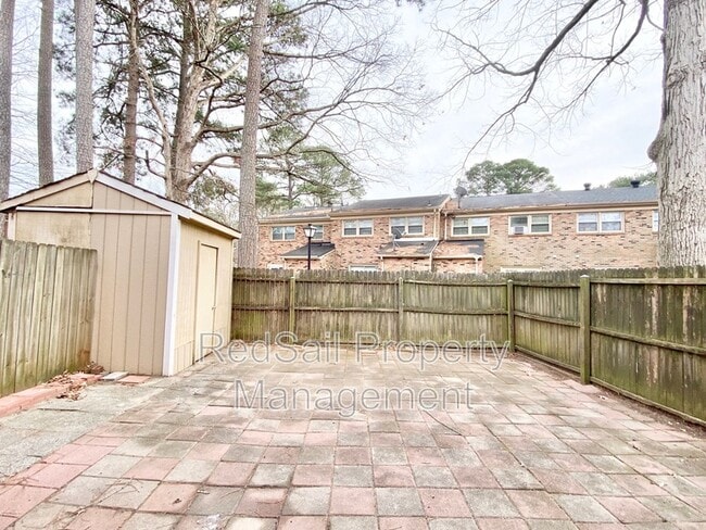 Building Photo - 393 Jury Ln