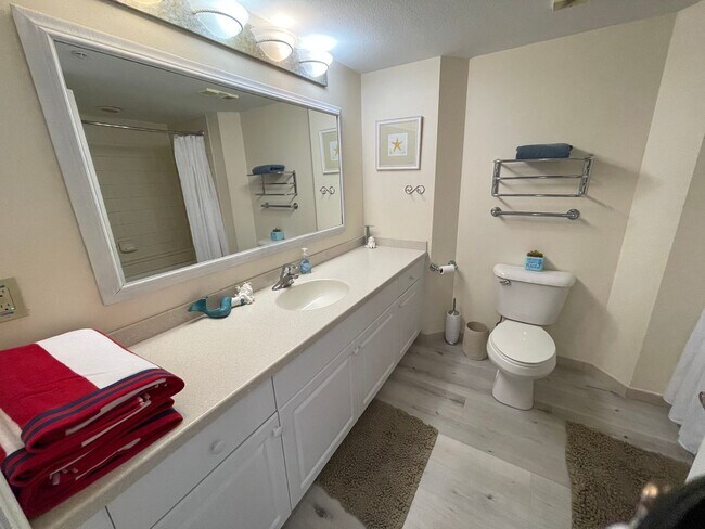 Building Photo - Oceanfront Corner View Condo - BEST VIEW & Wake up to the Oceanview from bed! DEPOSIT-FREE Rentin...