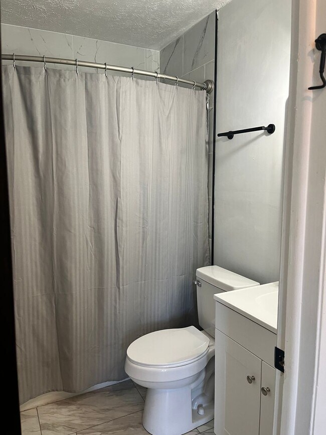 Building Photo - Two bedroom townhouse in Amherst!