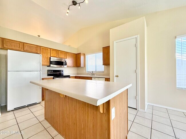 Building Photo - 2321 E Remington Pl