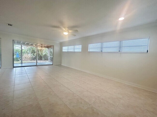 Building Photo - Charming 2 bedroom/1 Bathroom Home in Shore Acres