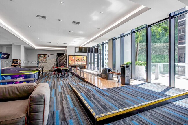 Building Photo - 1010 Brickell Ave