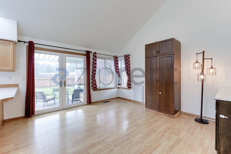 Building Photo - 3318 243rd St E