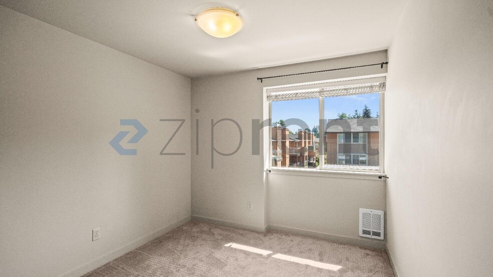Building Photo - Unit A302