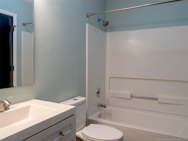 Building Photo - 667 Bartons Landing Pl