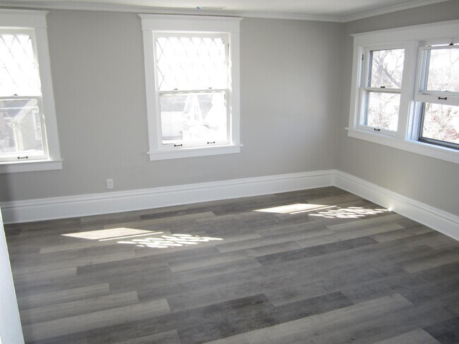 Building Photo - 119 Tennyson Ct
