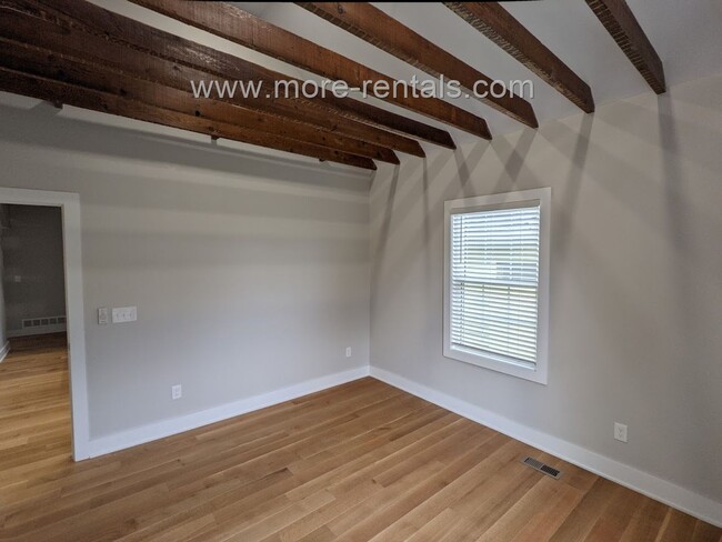 Building Photo - Beautifully renovated 2 bdr 2 ba house