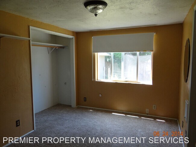 Building Photo - 3 br, 2 bath House - 902 25th Place