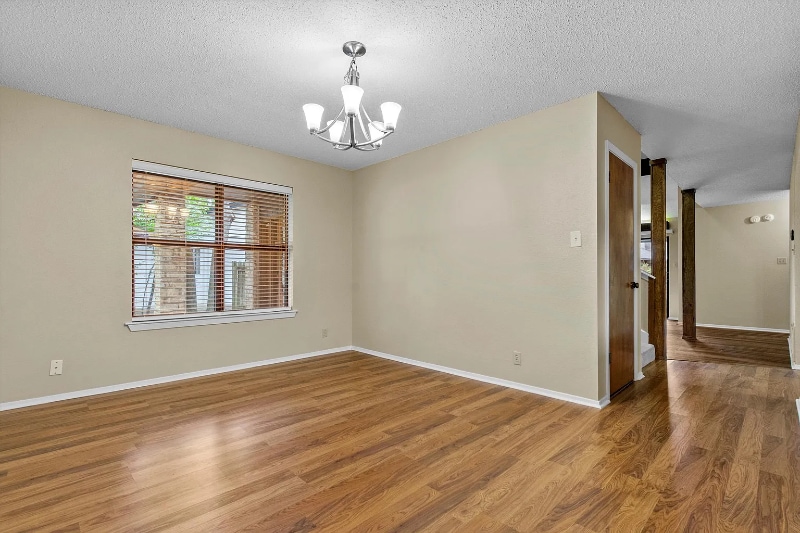 Building Photo - 8606 Mesa Dr
