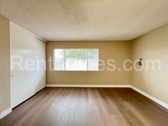 Building Photo - 10594 Dabney Dr