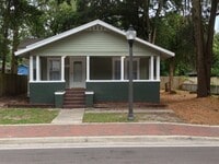 Building Photo - Lovely 3 Bedroom 2 Bathroom House