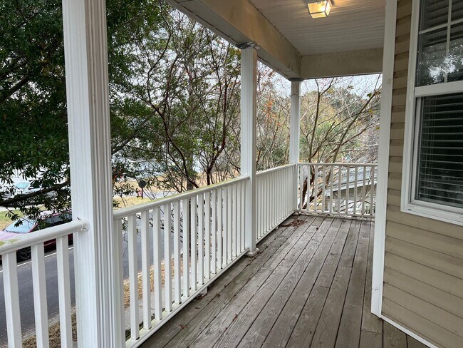 Building Photo - Lovely Bluffton Park House