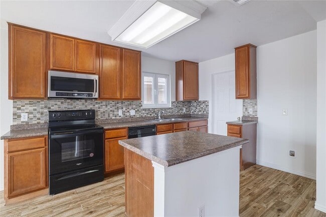 Building Photo - 13237 Coomes Dr