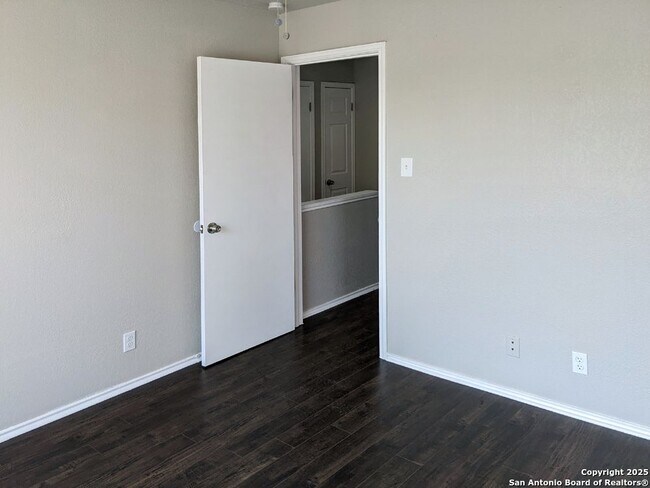 Building Photo - 5528 ALLBROOK