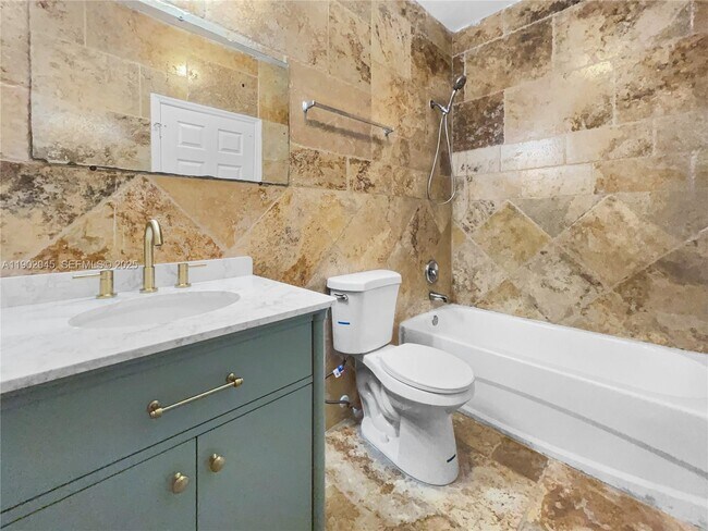 Building Photo - 1736 NE 9th Dr