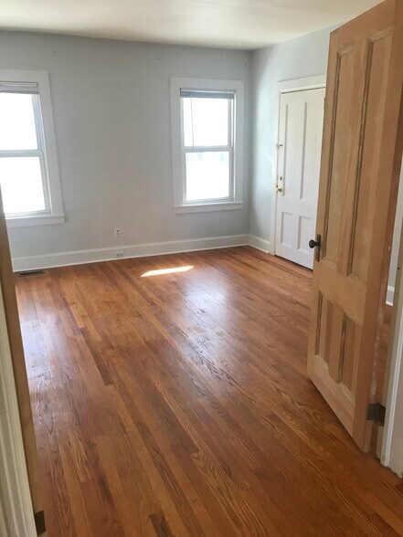 Building Photo - 27 James St