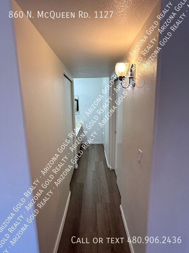 Building Photo - 860 N McQueen Rd