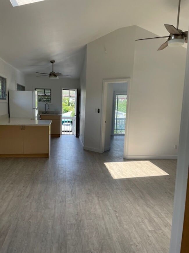 Building Photo - 673 Lawelawe St