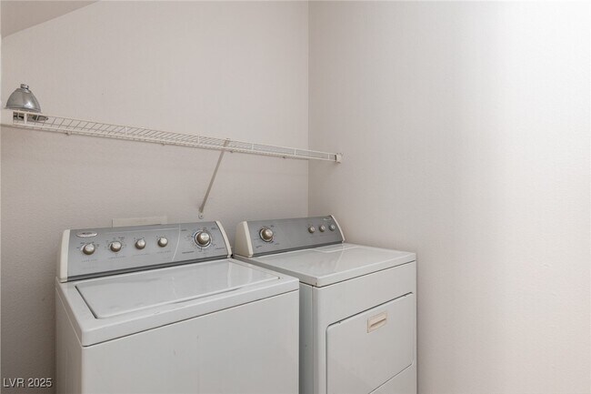 Building Photo - 5029 Cascade Pools Ave