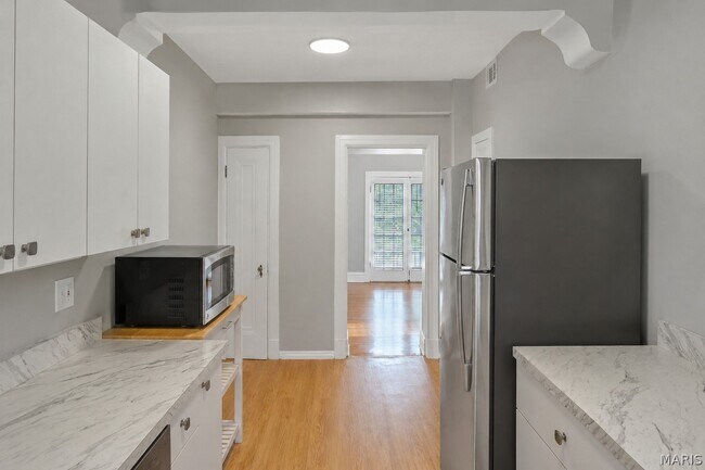 Building Photo - 6220 Northwood Ave