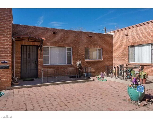 Building Photo - 1 br, 1 bath 4plex - 2919 East 10th Street
