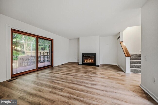 Building Photo - 207 Steeplechase Cir