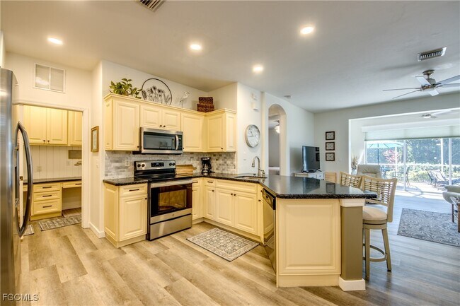 Building Photo - 10519 Diamante Way