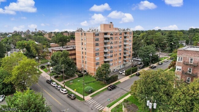 Building Photo - 712 N Broad St