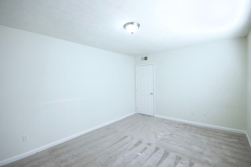 Building Photo - 120 Viking Ct