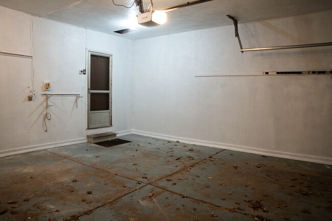 Building Photo - 4822 E Eddy Dr