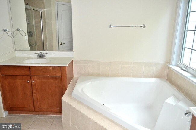 Building Photo - 12213 Silver Cypress Terrace