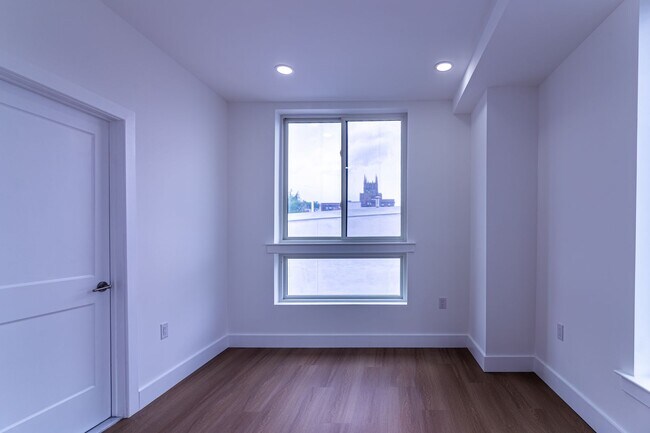 Building Photo - 137 E Cumberland St