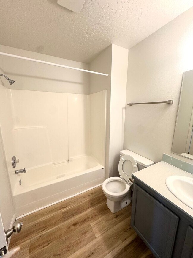 Building Photo - Spacious 5-Bedroom Home in Prime Nampa Location