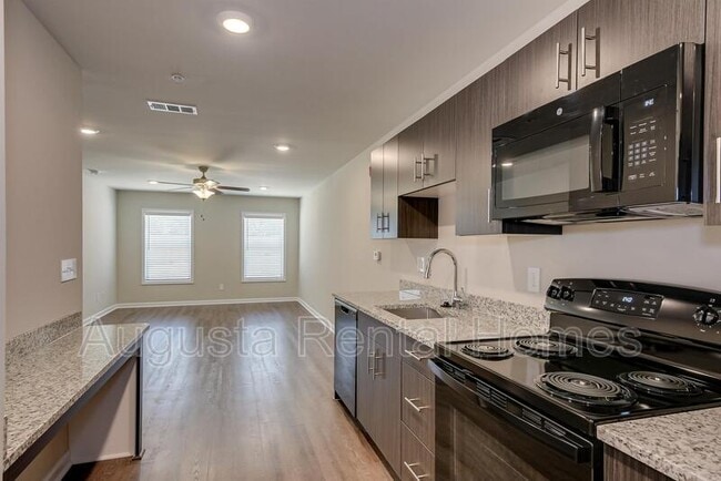 Building Photo - 2511 Otter Run