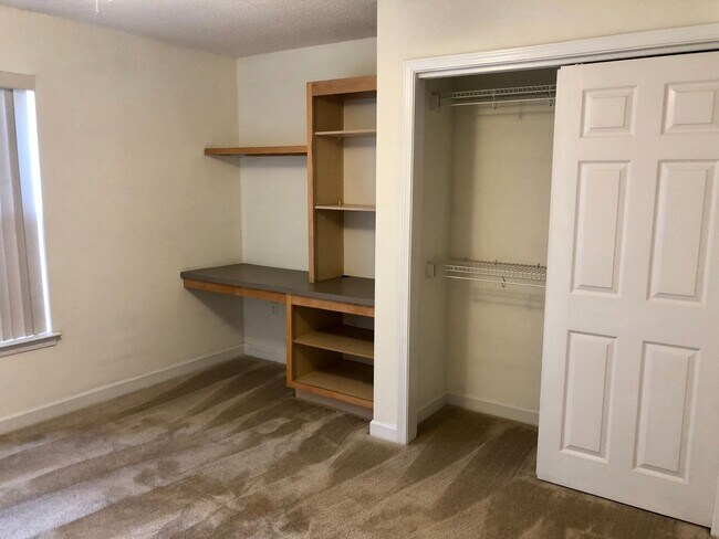 Building Photo - 3 Bedroom Condo at Harts Cove for $433 Per Bed!