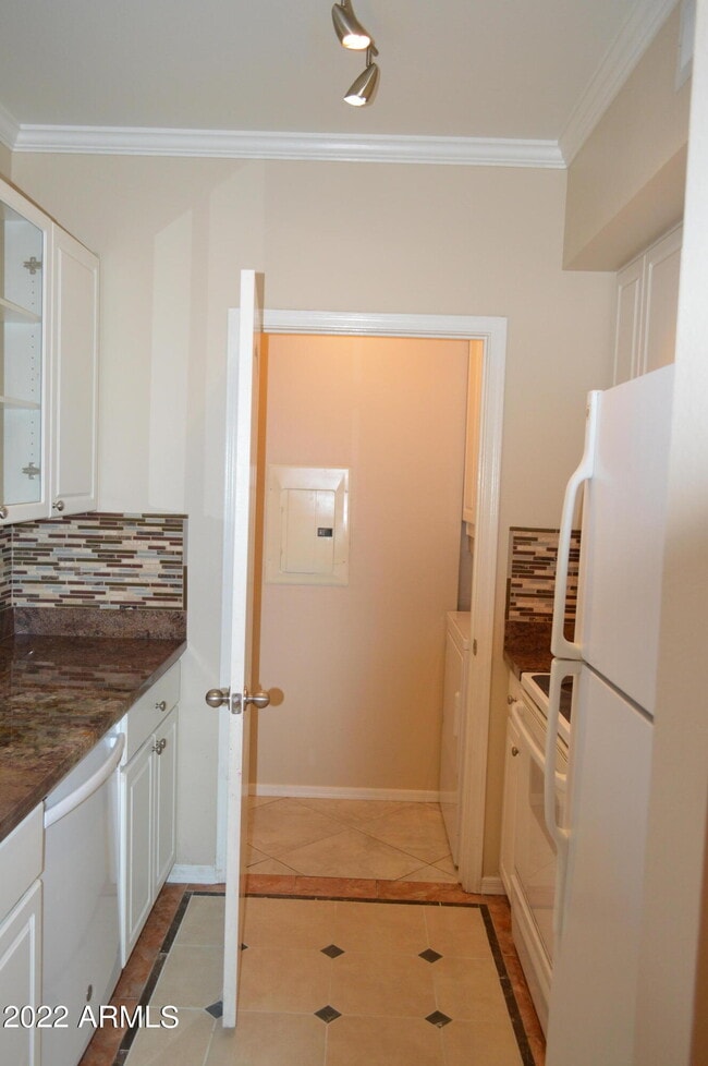 Building Photo - 1701 E Colter St