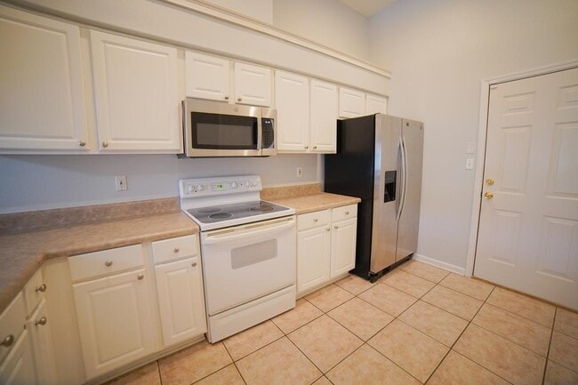 Building Photo - 1060 Kingdom Dr