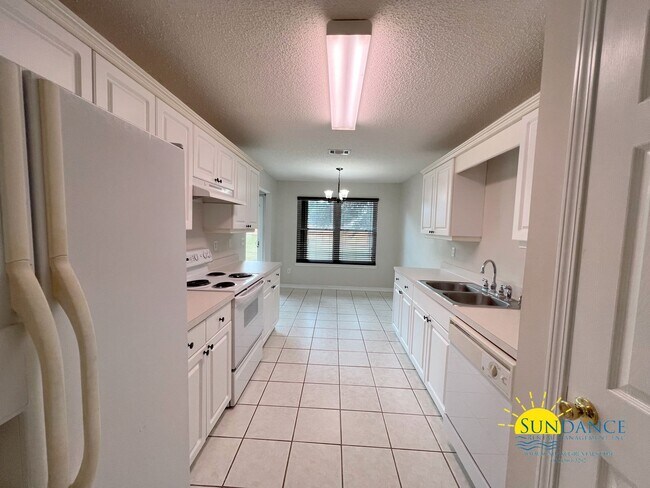 Building Photo - 223 Westview Dr