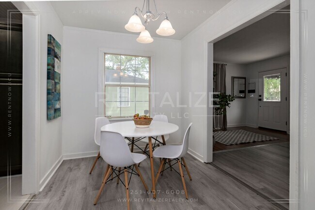 Building Photo - HALF-OFF DEPOSIT SPECIAL! Furnished 2 Bedr...