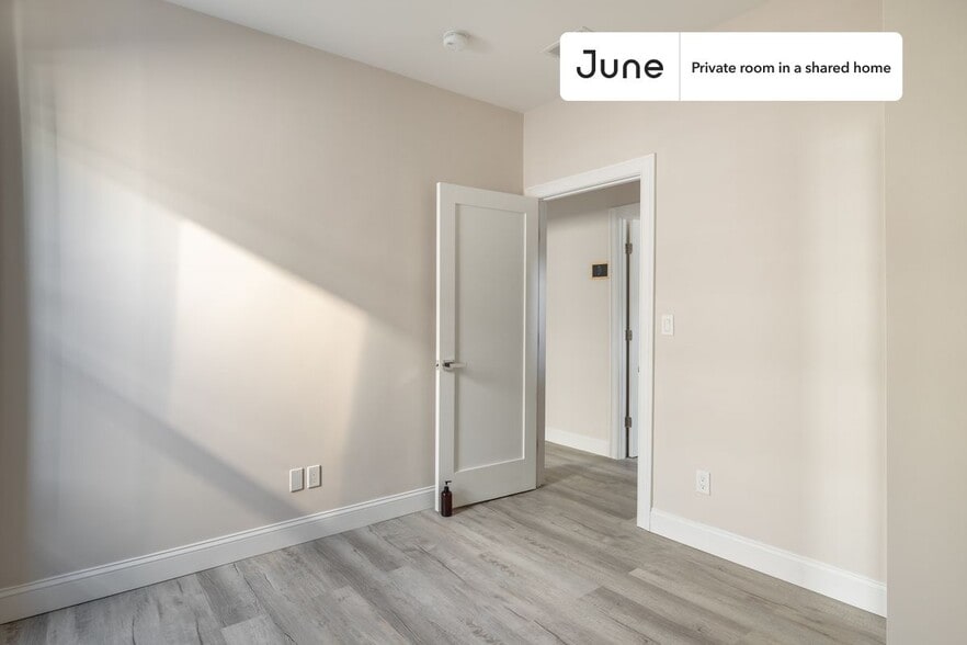 Building Photo - Room in Shared 5 bed/2 bath home